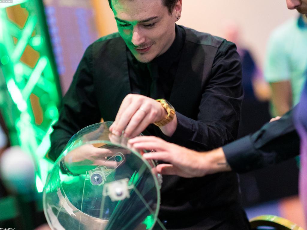 លេងកាស៊ីណូអនឡាញ: ហេតុអ្វីបានជាសភាពនេះកំពុងមានភាពពេញនិយម?